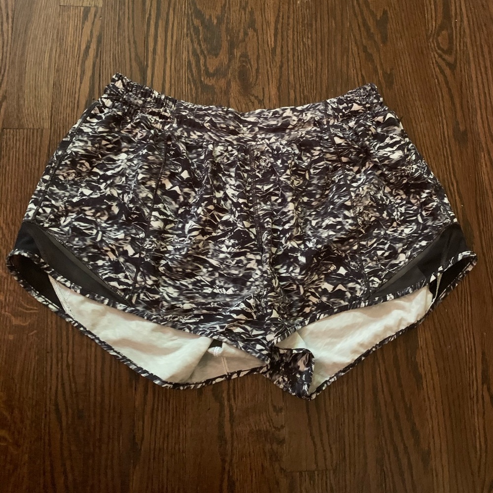 Lululemon Hotty Hot Shorts size 12 Long